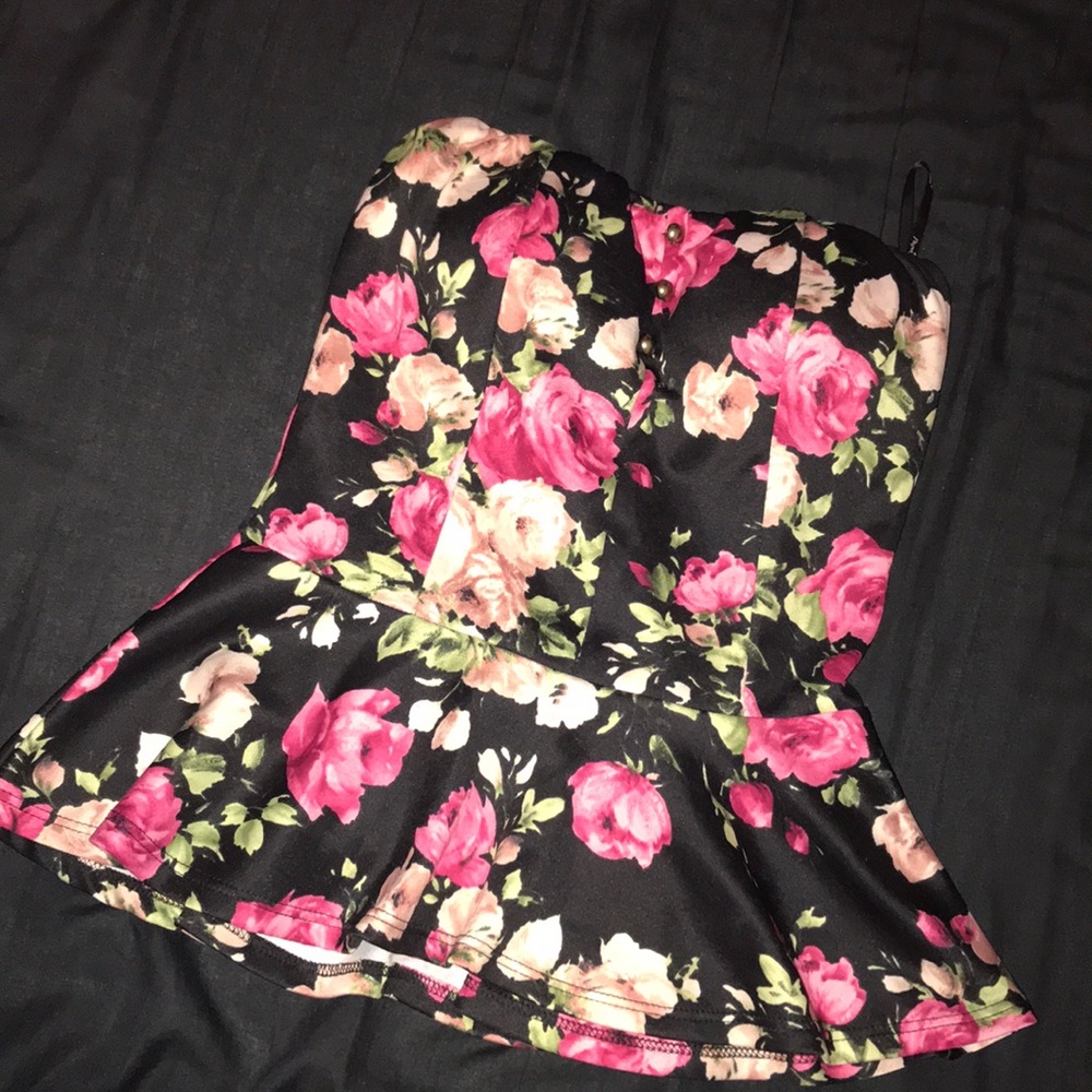 Cute Strapless Top